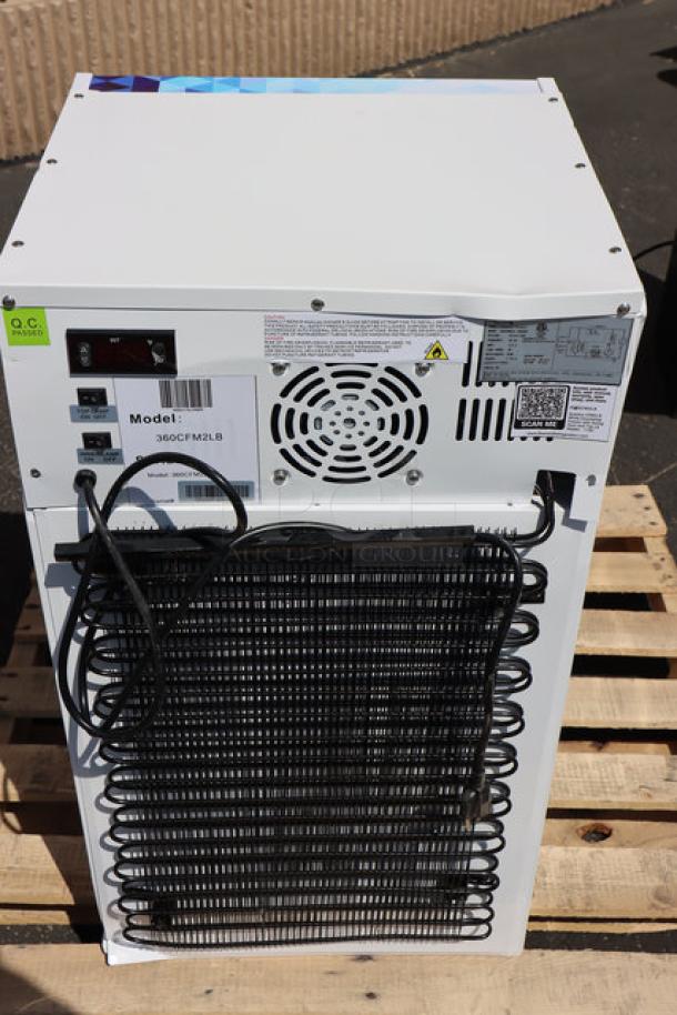 BRAND NEW Avantco CFM2LB countertop freezer, 18 1/8"x19 7/16"x33 11/16", 115V, 2.4A, 1,800W. Scratch-n-dent, working.