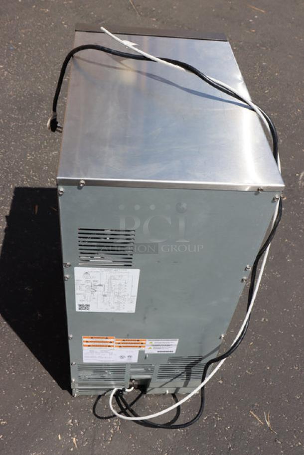 SCRATCH & DENT Manitowoc USE0050A-161 ice machine, 15" air-cooled, 45 lb. capacity, visible wear, labeled S/N: 1121137302.