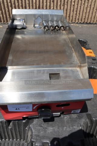 Avantco CAG-15-MG 15" Countertop Gas Griddle, brand new scratch-n-dent condition, manual controls, 30,000 BTU.
