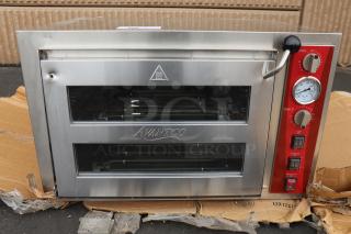 BRAND NEW! Avantco DPO-18-DS Double Deck Countertop Pizza/Bakery Oven - 3200W, 240V. S/N: DPO18DSD24120034 Upper left handle is missing. Out of original packaging. - Item #1198348