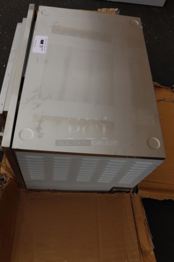 Avantco DPO-18-DS Double Deck Pizza/Bakery Oven, 3200W, 240V; new condition, missing upper left handle, out of packaging.
