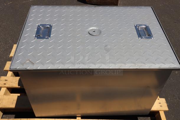 BRAND NEW Regency 600GT25 50 lb. 25 GPM grease trap with non-threaded connections. Minor scratches/dents, out of packaging.