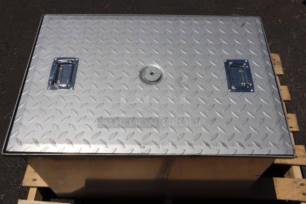 BRAND NEW Regency 600GT25 grease trap, 50 lb., 25 GPM, with 3" non-threaded connections. Minor scratches/dents visible.