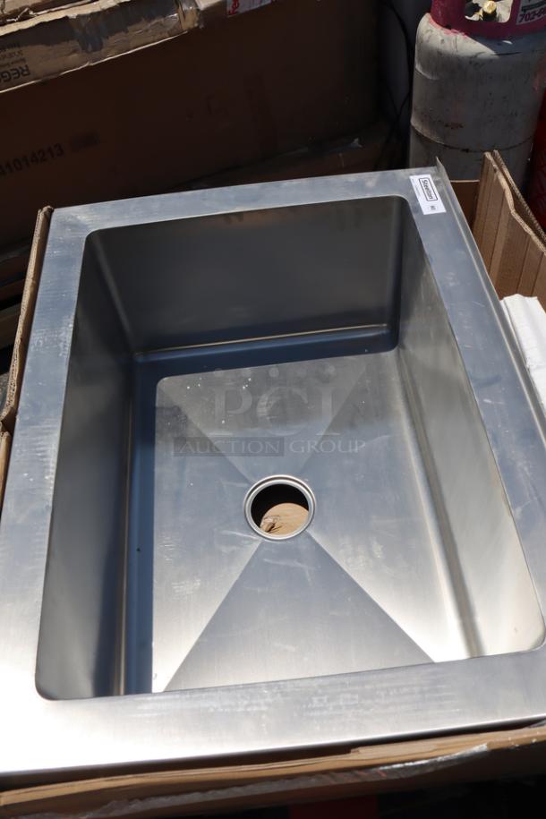 Steelton 28" x 20" x 12" 304 stainless steel mop sink, 16 gauge, model 522MS202812, new with minor dents and scratches.