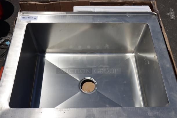 Steelton 28"x20"x12" stainless steel mop sink, model 522MS202812. New, minor scratches and dents, damaged packaging.