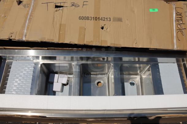 Regency 600B31014213 3 Bowl Underbar Sink, 60" x 18.75", with 2 drainboards. New condition; original packaging damaged.