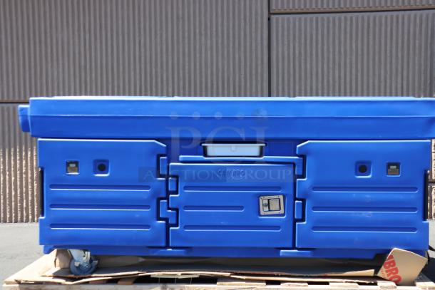 BRAND NEW Cambro KVC854186 CamKiosk® navy blue customizable vending cart, 4 pan wells, without original packaging.