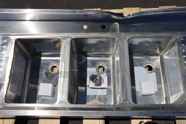 Regency 600B32160213 underbar sink, 60"x21", three bowls, two 13" drainboards, new scratch-n-dent condition.