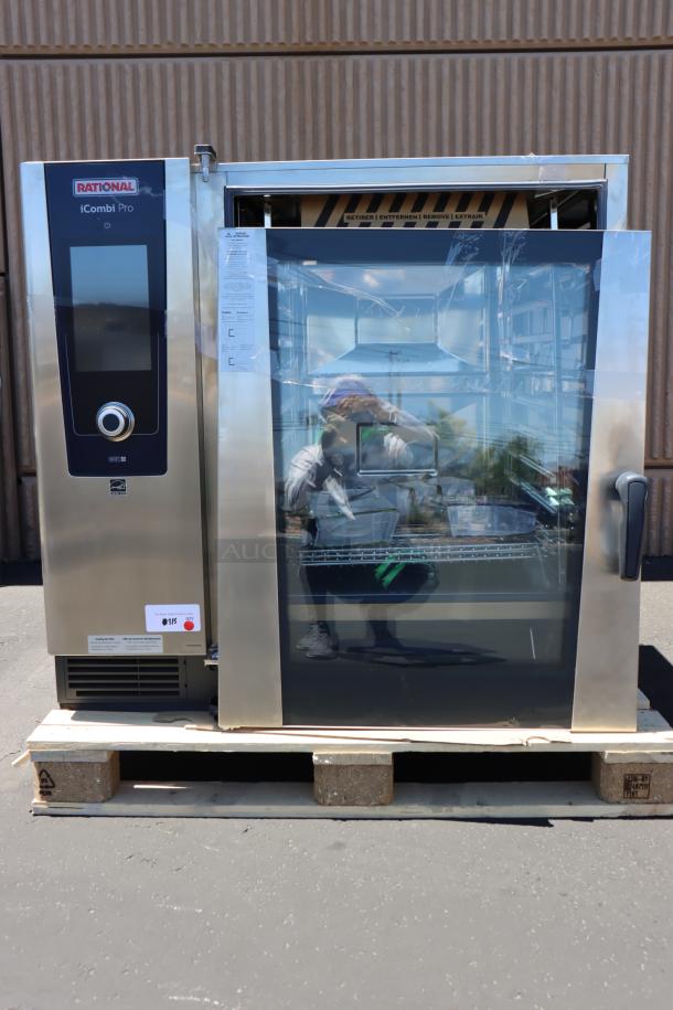 Brand new Rational iCombi Pro 10 Pan Electric Combi Oven, Model CE1ERRA.0000222, 480V, 3 Phase. Wifi capable, door hinge damaged.