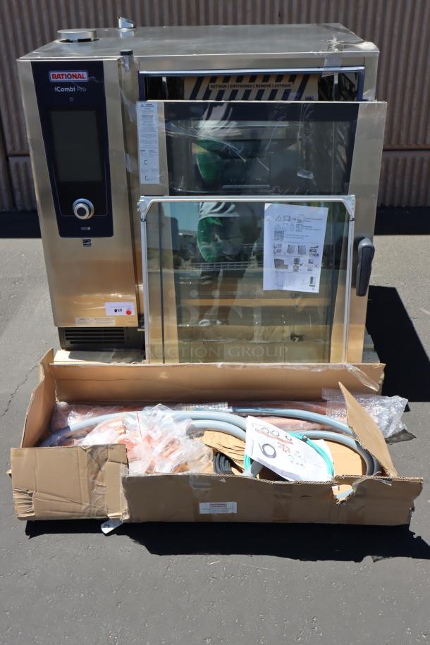 Brand new Rational iCombi Pro 10 Pan Combi Oven, model CE1ERRA.0000222. Wifi compatible, damaged door hinge.