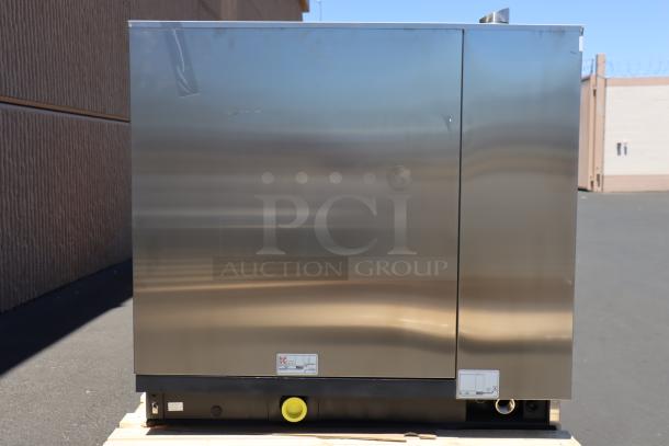 Brand new Rational iCombi Pro 10 Pan Electric Combi Oven, Model CE1ERRA.0000222, Wi-Fi compatible, 480V, 3 Phase. Door hinge damaged.