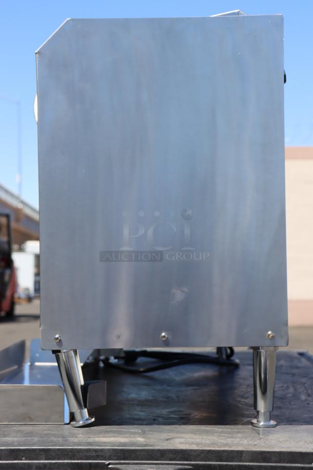 BRAND NEW Avantco BT18A Vertical Contact Conveyor Bun Toaster, 120V, 1600W, serial number 2900324184BT18A, scratch-n-dent condition.