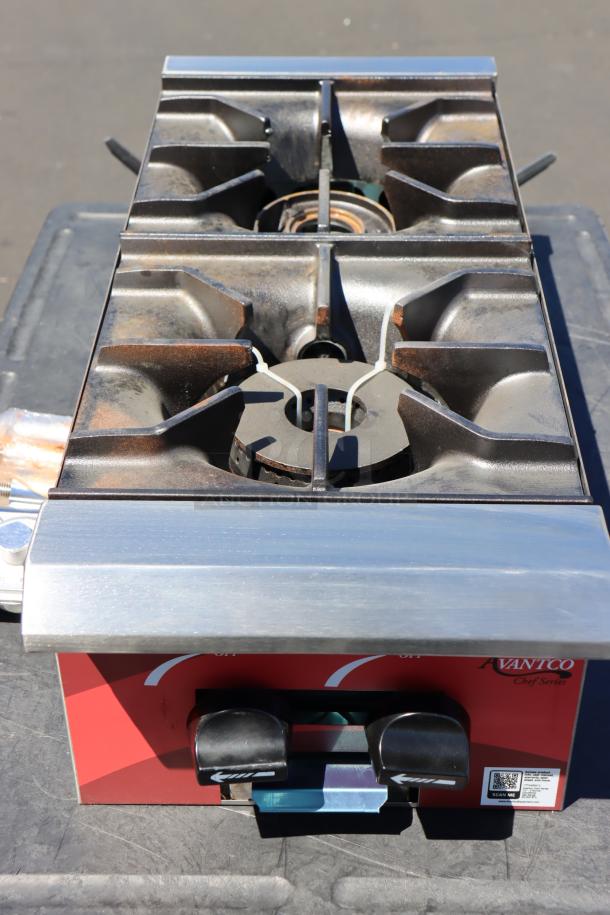 BRAND NEW Avantco Chef Series CAG-R-2-12, 12" 2 Burner Gas Range, 50,000 BTU, minor scratches. Red front panel, serial 1150880000006.