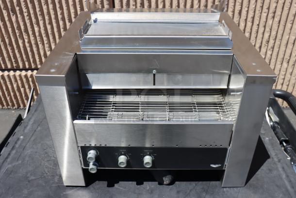 Brand new Vollrath CVT4-208900 conveyor toaster, stainless steel, 1 1/2"-3" opening, 208V, 3600W. Scratch-n-dent.