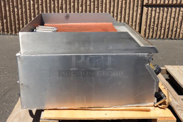 Brand new Garland ED-24G Designer Series 24" electric countertop griddle, 208V, 1 Phase, 6.7 kW. Scratch-n-dent condition, welds for leg mounts broken.