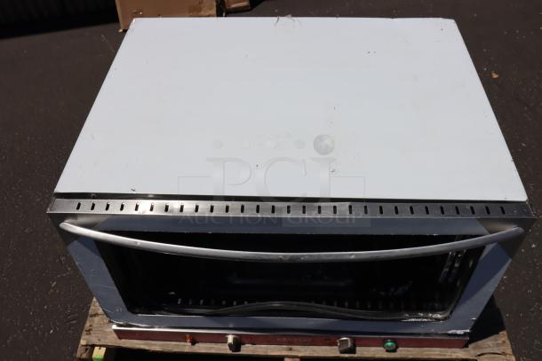 Brand new Avantco CO-46M countertop convection oven, 4.4 cu. ft., with moisture injection. Scratch-n-dent condition.
