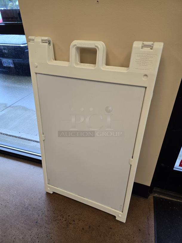 HIGH QUALITY!  Plasticade Signicade Deluxe 24" x 36" White Message Board 140-W - Image 2 of 2