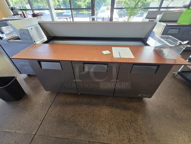 LIKE NEW!! True TSSU-72-18 72 3/8" 3 Door Refrigerated Sandwich Prep Table	On Commercial Casters, 115 Volts	7.2 Amps	1 Phase!! IN PERFECT WORKING ORDER!! S/N: 3848513 - Image 2 of 3