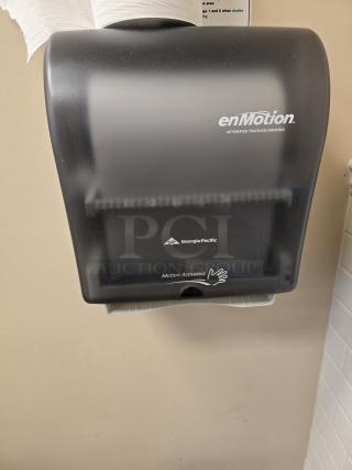LIKE NEW! Georgia Pacific enMotion Automated Touchless Dispenser, Wall Mounted. 15x10x17