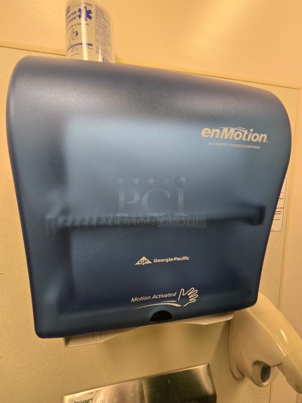 LIKE NEW! Georgia Pacific 59462  enMotion Automated Touchless Dispenser, Wall Mounted. 15x10x17 - Image 1 of 1