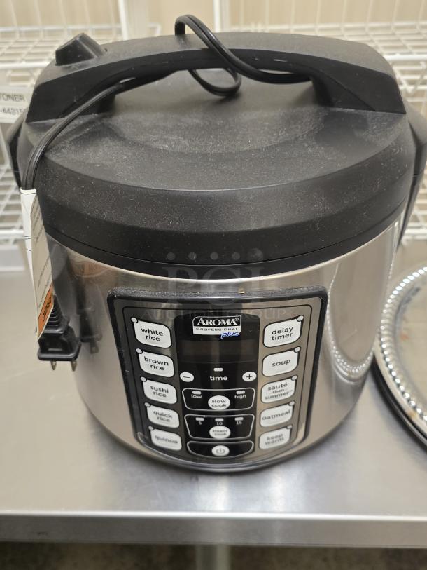 OUTSTANDING! Aroma Housewares Professional Plus Arc-5000Sb 20 Cup (Cooked) Digital Rice Cooker, Food Steamer, Slow Cooker, Stainless Exterior/Nonstick Pot, Silver, Black, 10-Cup Uncooked/20-Cup Cooked/4Qt. WORKS PERFECT! - Image 1 of 2