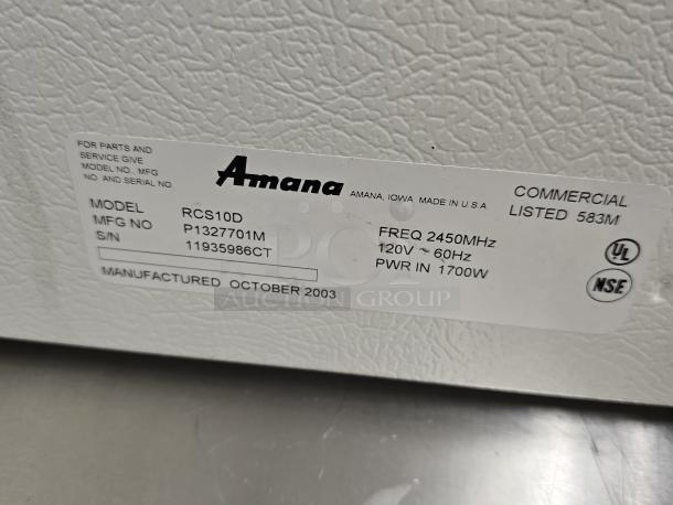 Amana Corporation RCS10D Commercial Microwave. Dial Operated With 4 Power Levels and Multiple Settings.. IN PERFECT WORKING ORDER!! S/N: 11935986CT - Image 2 of 2