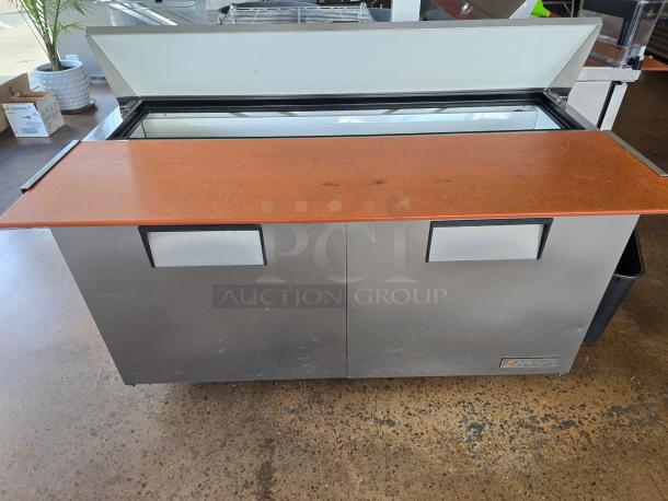 True TSSU-60-16-HC sandwich prep table, like new, 2-door, oversized cutting board, perfect working order, 60 3/8" x 31 1/8" x 43".