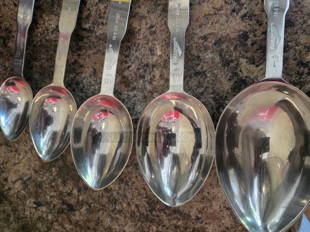 Vollrath 47055 1/8 cup stainless steel measuring scoop with purple banding, polished finish, new condition.