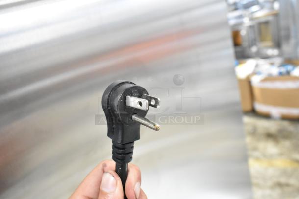 BRAND NEW SCRATCH AND DENT! 2024 Avantco 178SS2FHC Stainless Steel Commercial 2 Door Reach In Freezer. 115 Volts, 1 Phase. - Image 8 of 8