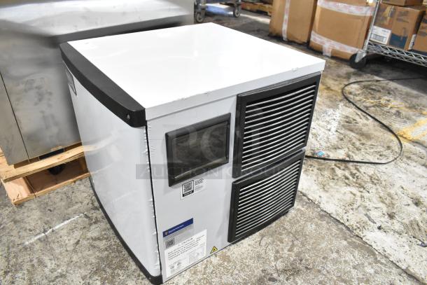 BRAND NEW SCRATCH AND DENT! 2025 Avantco 194MCH322A Stainless Steel Modular Half Cube Ice Machine - 350 lb. 115 Volts, 1 Phase. - Image 3 of 11