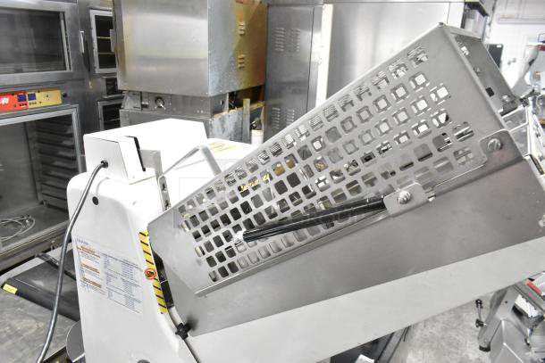 Oliver 797-32NC Metal Commercial Floor Style Bread Loaf Slicer w/ Pro Guard Artisan Bread Safety Chute. 115 Volts, 1 Phase. - Image 3 of 8