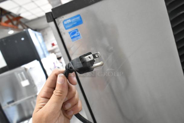 Manitowoc IY0504A-161 Stainless Steel Commercial Ice Head on Follett 425-30 Stainless Steel Commercial Ice Bin. 115 Volts, 1 Phase. - Image 5 of 6