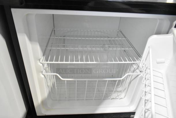 General Electric GE GBE10ESJASB Stainless Steel Cooler w/ Freezer. 115 Volts, 1 Phase. - Image 5 of 6