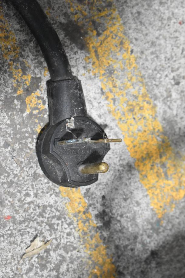 Close-up of a power plug for the Turbochef Encore 2 rapid cook oven, suitable for 208/230-240 volts.