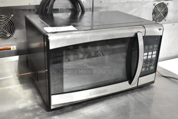 2018 Black & Decker EM925AZE-P Countertop Microwave Oven w/ Plate. 120 Volts, 1 Phase. - Image 2 of 9