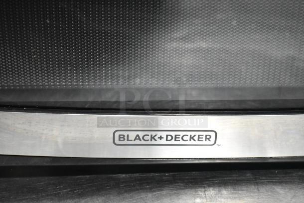 2018 Black & Decker EM925AZE-P Countertop Microwave Oven w/ Plate. 120 Volts, 1 Phase. - Image 3 of 9