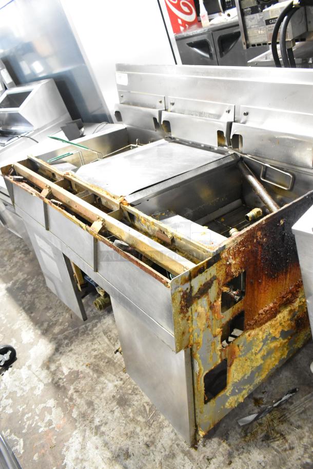 Stainless Steel Commercial 3 Bay Deep Fat Fryer. - Image 3 of 11