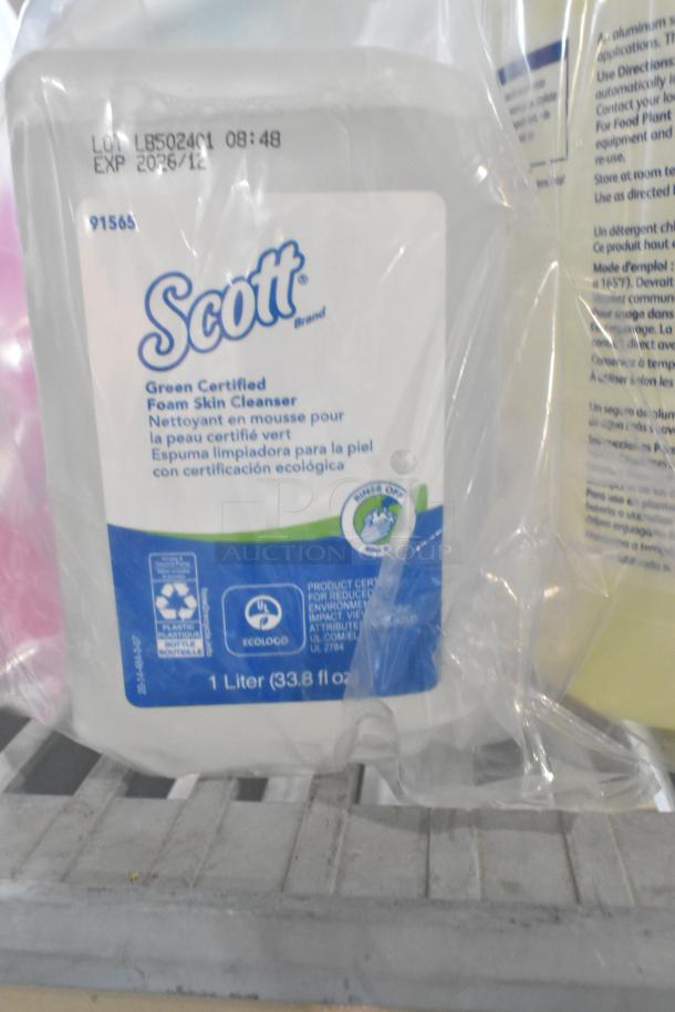 Scott Green Certified Foam Skin Cleanser, 1L bottle, featuring eco-friendly certification.