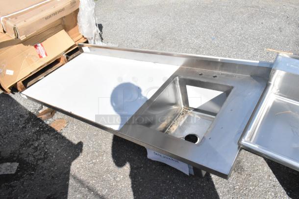 BRAND NEW SCRATCH AND DENT Regency 600ST3072R stainless steel table with sink bay, missing legs, visible minor damage.