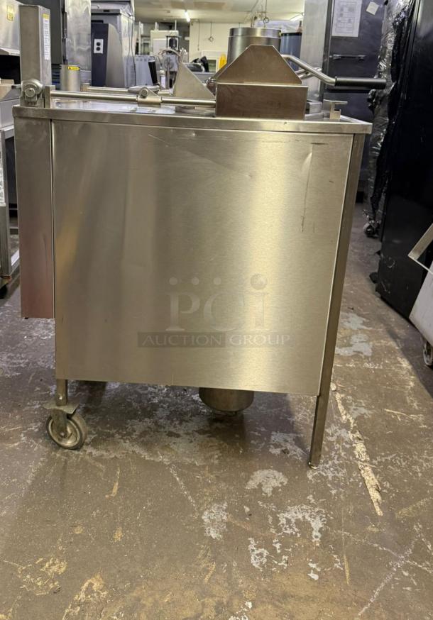 AWESOME! Wells WFPE-68KFC Pressure Fryer - Image 3 of 5