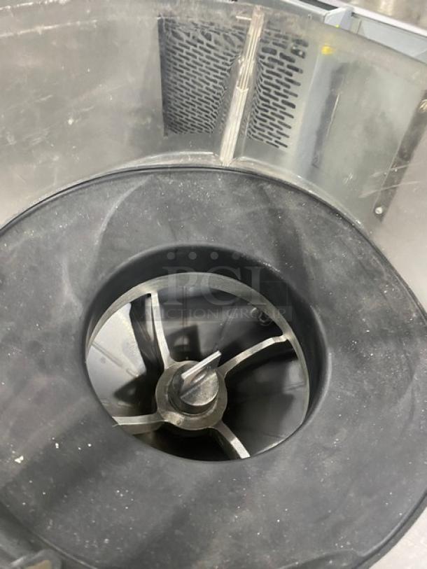 Vita-Mix Advance Series VM0126 blender, polycarbonate container, double insulated hopper, visible blade, used condition.
