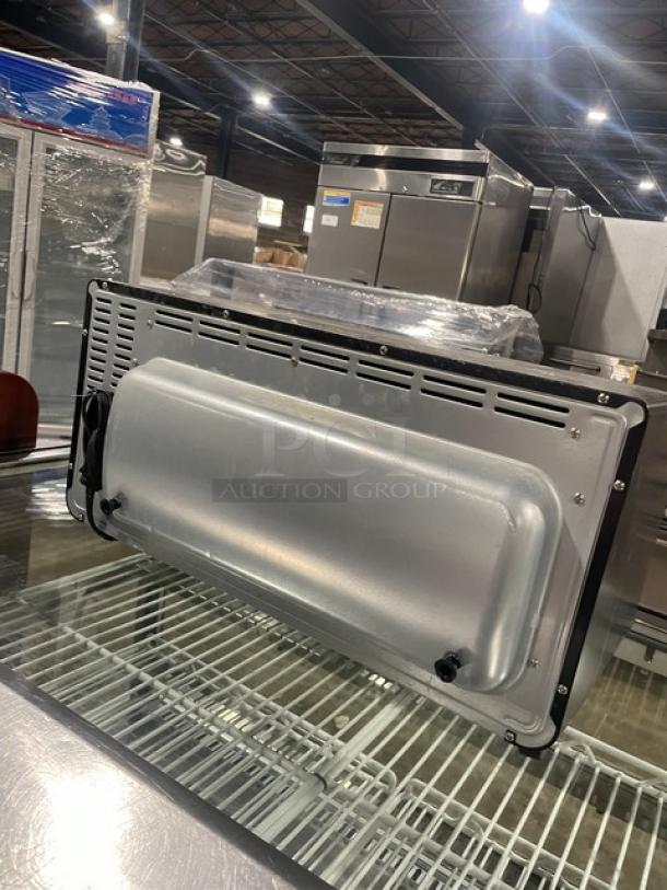 BLACK+DECKER TO3250XSB convection toaster oven, stainless steel, electric, countertop, extra wide, on legs, 120V, excellent condition.