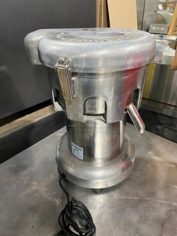 L&J Electric Juice Extractor, Model WF-A2000, Stainless Steel, 110V, Commercial grade, excellent condition, countertop design.