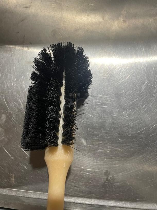 Carlisle Sparta 17" bowl brush, model 4014000, with black polyester bristles, new condition, no-splash design.