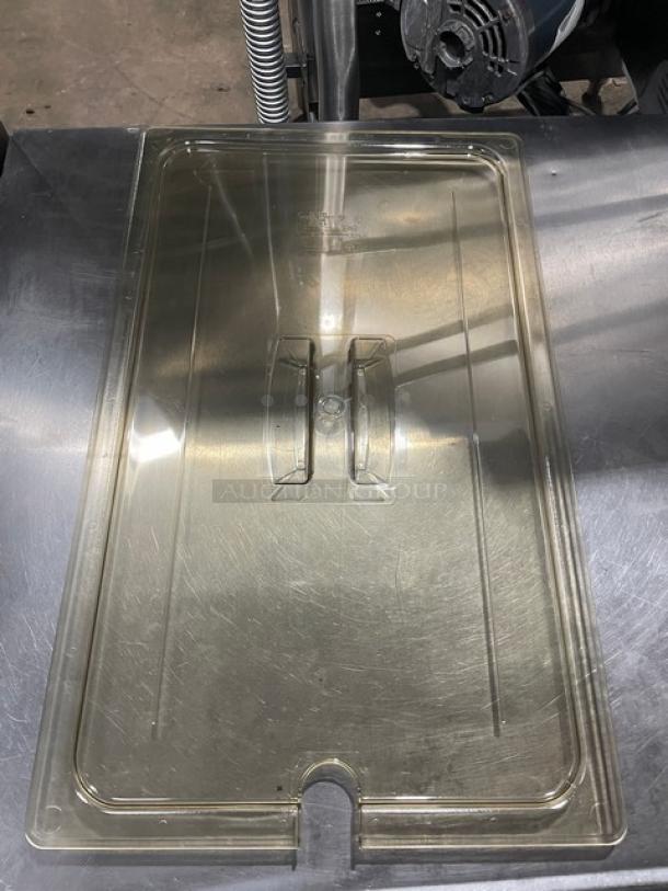 New Cambro H-Pan Series Amber High Heat Full-Size Flat Lid with spoon notch, model 10HPCHN150, in excellent condition.