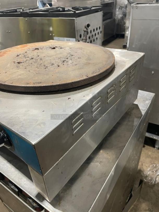 Uniworld UMPE-CH crepe maker with 15.75" carbon steel plate, thermostatic control. Stainless steel, used condition. 110V.