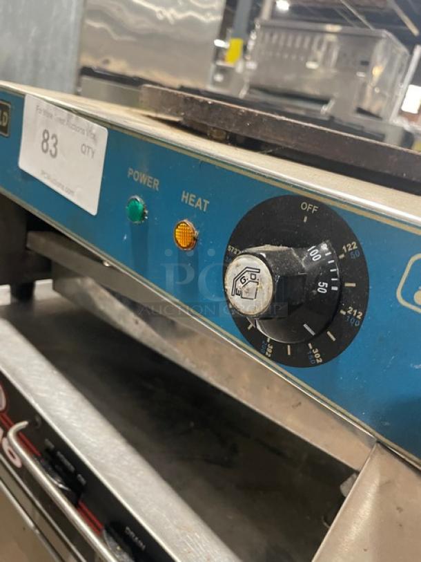 Uniworld UMPECH crepe maker with 15.75" carbon steel plate, thermostatic control, visible power and heat indicators.