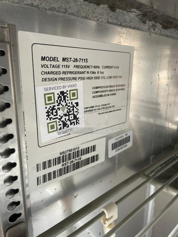 Turbo Air MST-28-711S commercial fridge label, voltage 115V, frequency 60Hz, model and serial numbers, QR code.