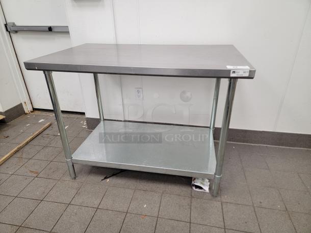 3' stainless steel prep table with lower shelf, in great condition. Ideal for kitchens and workshops, sturdy and easy to clean.