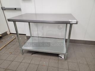 3' stainless steel prep table with lower shelf, in great condition. Ideal for kitchens and workshops, sturdy and easy to clean.
